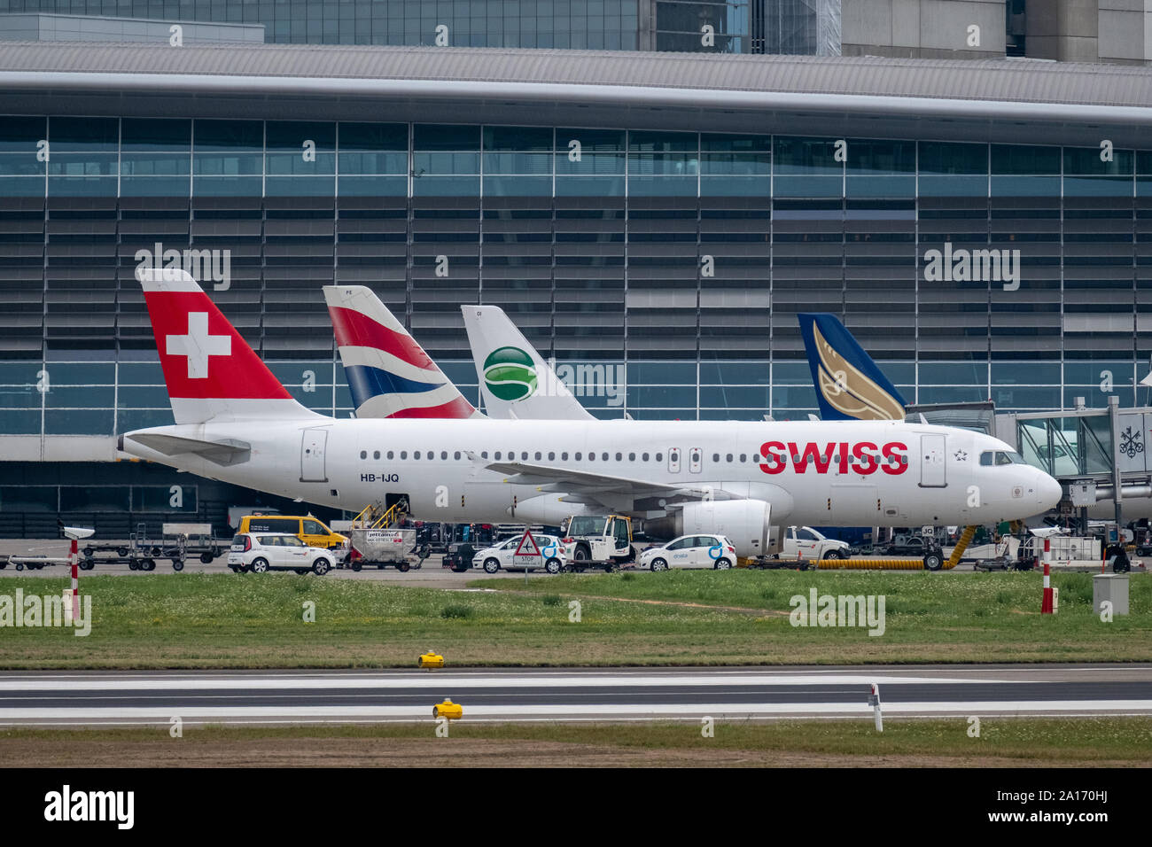Zürich, Schweiz - 19. Juli 2018: Flughafen Zürich Gebäude Exterieur Landschaft am Tag Zeit Stockfoto