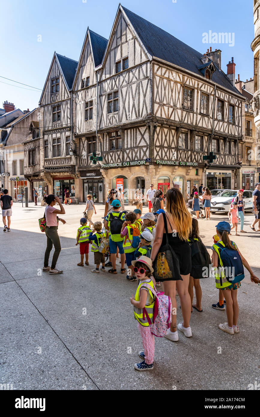 Tudor Stil in der Rue de Lorraine in Dijon, Schulklasse, Côte-d'Or, Burgund Bourgogne (Burgund), Frankreich, Europa Stockfoto