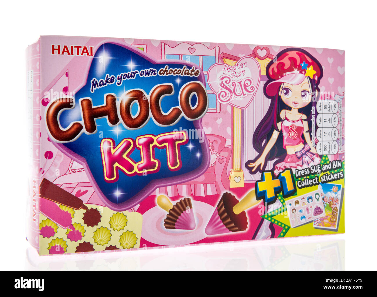 Winneconne, WI - 10. September 2019: ein Paket von Haitai choco Kit mit Avatar star Sue Candy eine isolierte Hintergrund. Stockfoto