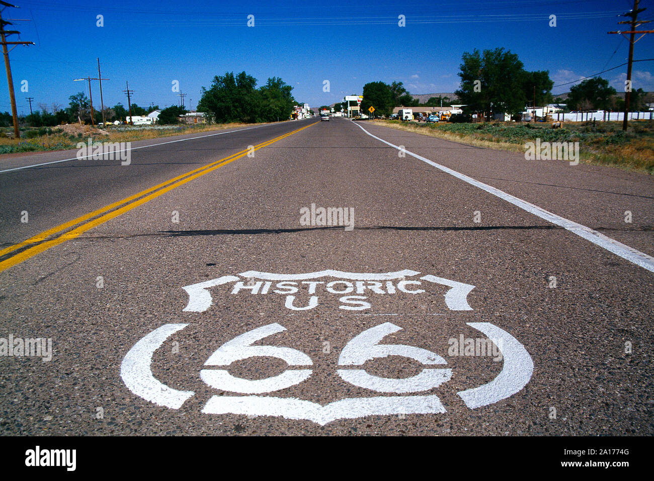USA. Arizona. Seligman. Route 66. Blick auf die Straße. Stockfoto
