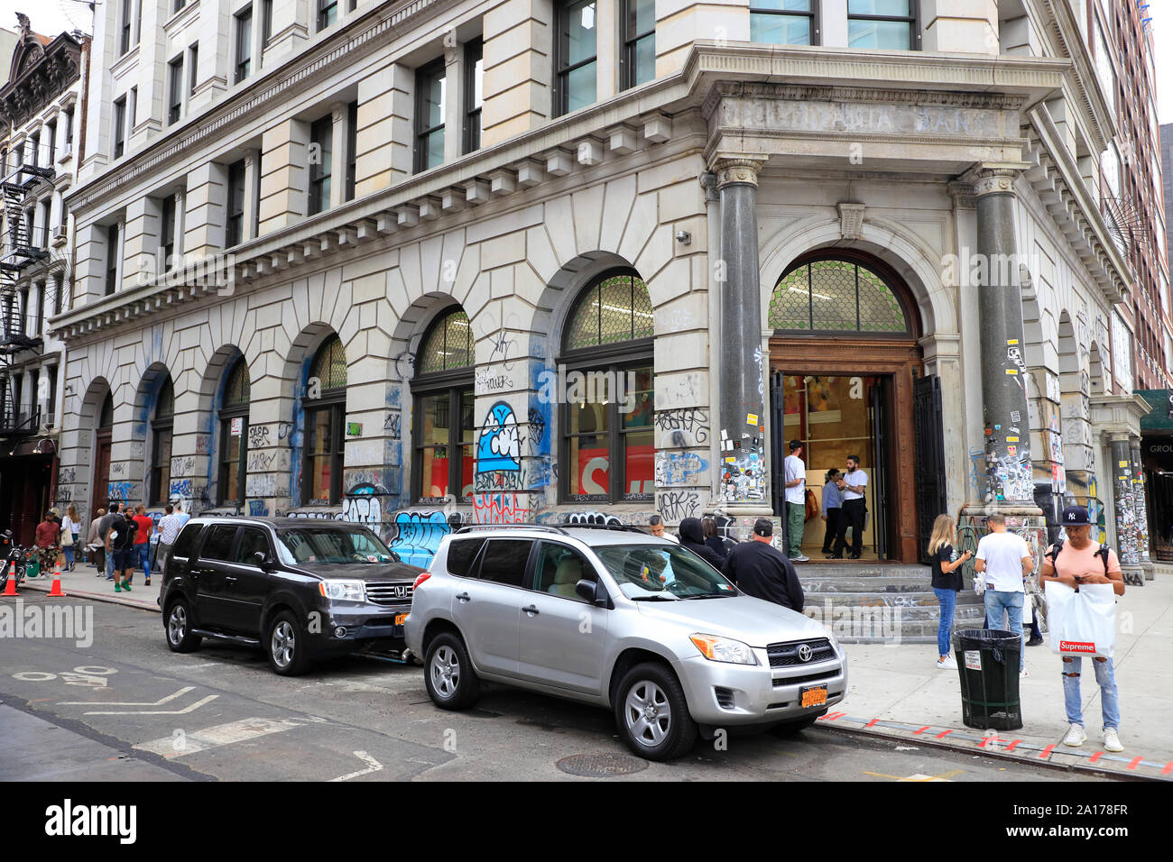 Außenansicht des Obersten New York City Store auf 190 Bowery. Manhattan, New York City, USA. Stockfoto