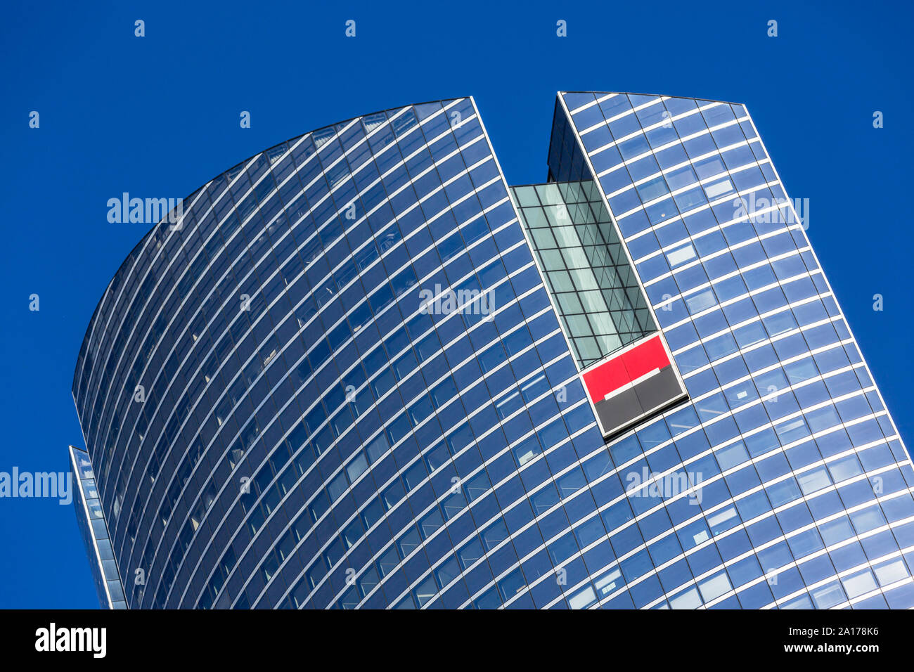 PARIS, Frankreich, 10. MAI 2015: Blick auf die Societe Generale (SG) in La Défense, Paris. Societe Generale ist eine französische multinationale Bank Stockfoto