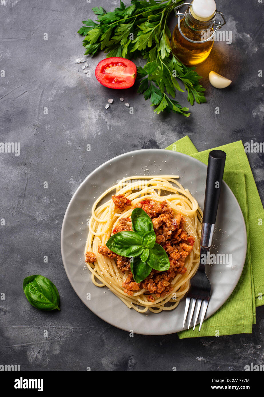 Spaghetti und fleischsauce -Fotos und -Bildmaterial in hoher Auflösung ...