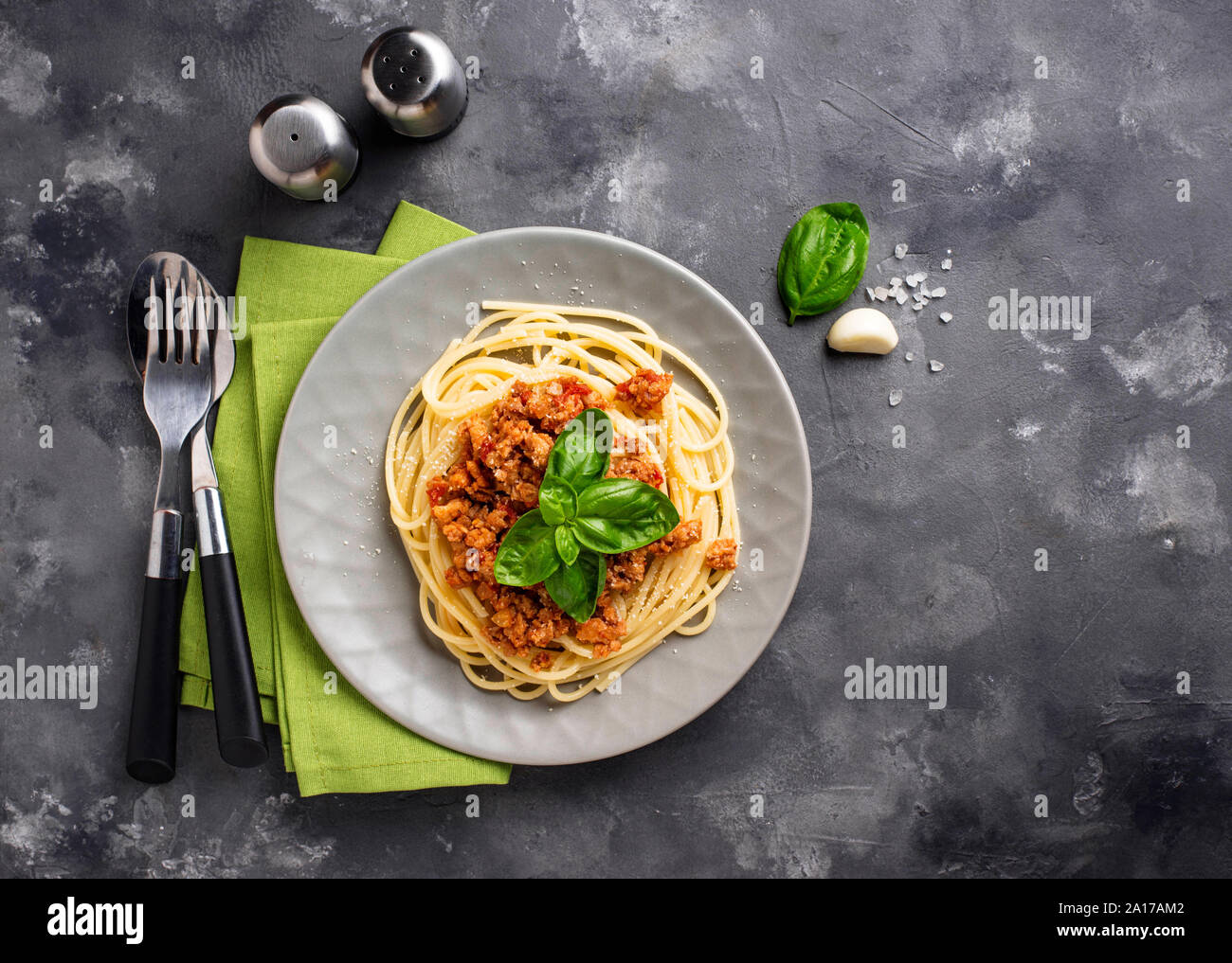 Spaghetti und fleischsauce -Fotos und -Bildmaterial in hoher Auflösung ...