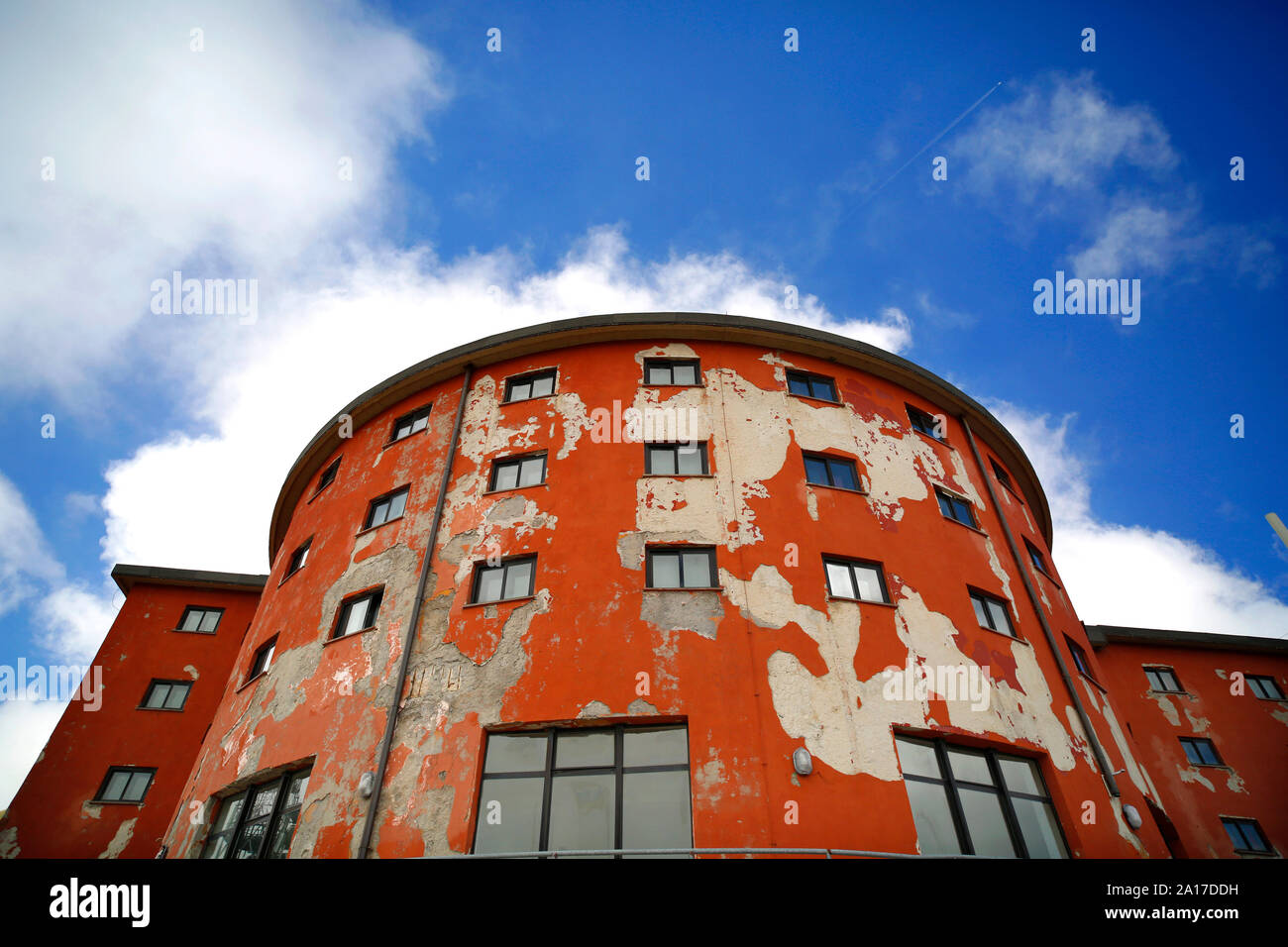 Hotel Campo Imperatore oder Albergo di Campo Imperatore, in der Notwendigkeit der Wiederherstellung. Es ist berühmt dafür, Benito Mussolinis Gefängnis im Jahre 1943. Stockfoto