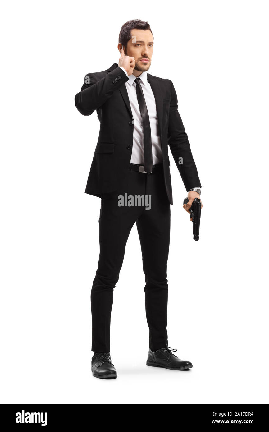 In voller Länge Porträt von einem Bodyguard mit einem Gewehr auf weißem Hintergrund Stockfoto
