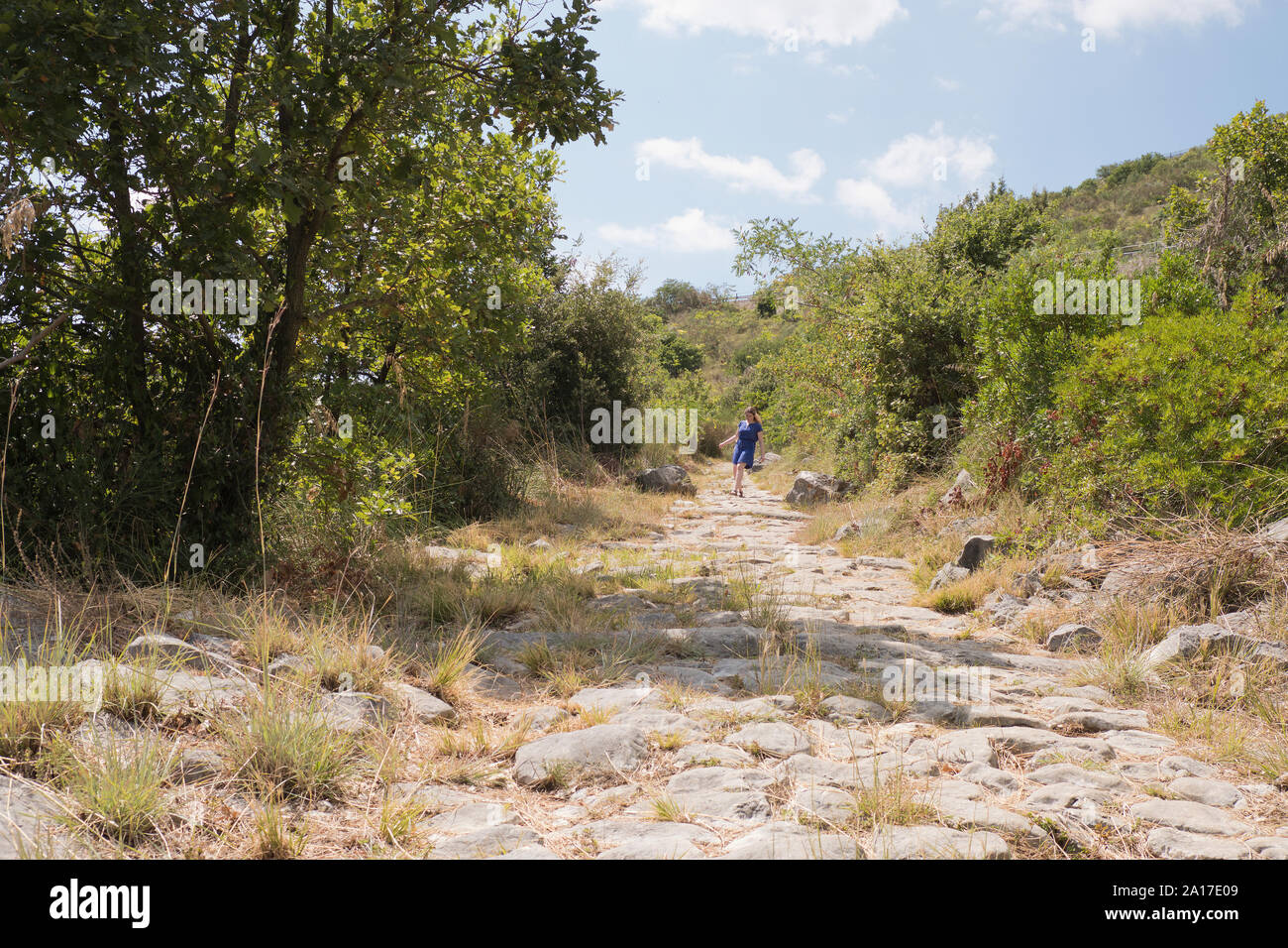 Historischer Wanderweg von Cassino bis zu Monte Cassino in Italien führende Stockfoto