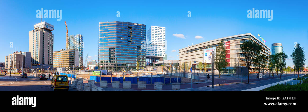 Panoramablick auf die jaarbeursplein mit World Trade Centrer (WTC) und der Stadskantoor (Rathaus), Jaarbeurs Beatrix Gebäude. Stockfoto