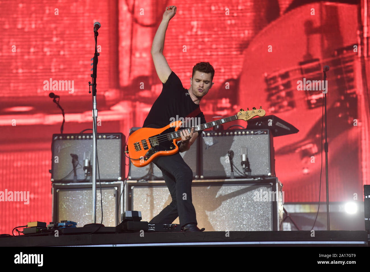 Highlights von Tag zwei von Leeds Festival in Bramham Park mit Fans noch einen Tag der Musik und Sonnenschein genießen. Mit: Royal Blood, Ben Thatcher, Mike Kerr Wo: Leeds, Großbritannien Wann: 24 Aug 2019 Quelle: Graham Finney/WANN Stockfoto