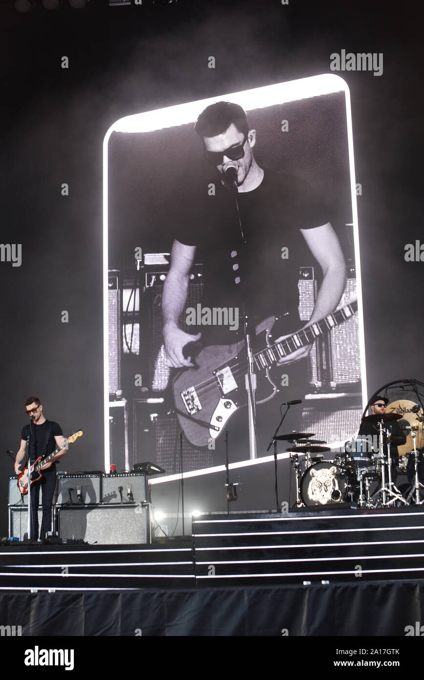 Highlights von Tag zwei von Leeds Festival in Bramham Park mit Fans noch einen Tag der Musik und Sonnenschein genießen. Mit: Royal Blood, Ben Thatcher, Mike Kerr Wo: Leeds, Großbritannien Wann: 24 Aug 2019 Quelle: Graham Finney/WANN Stockfoto