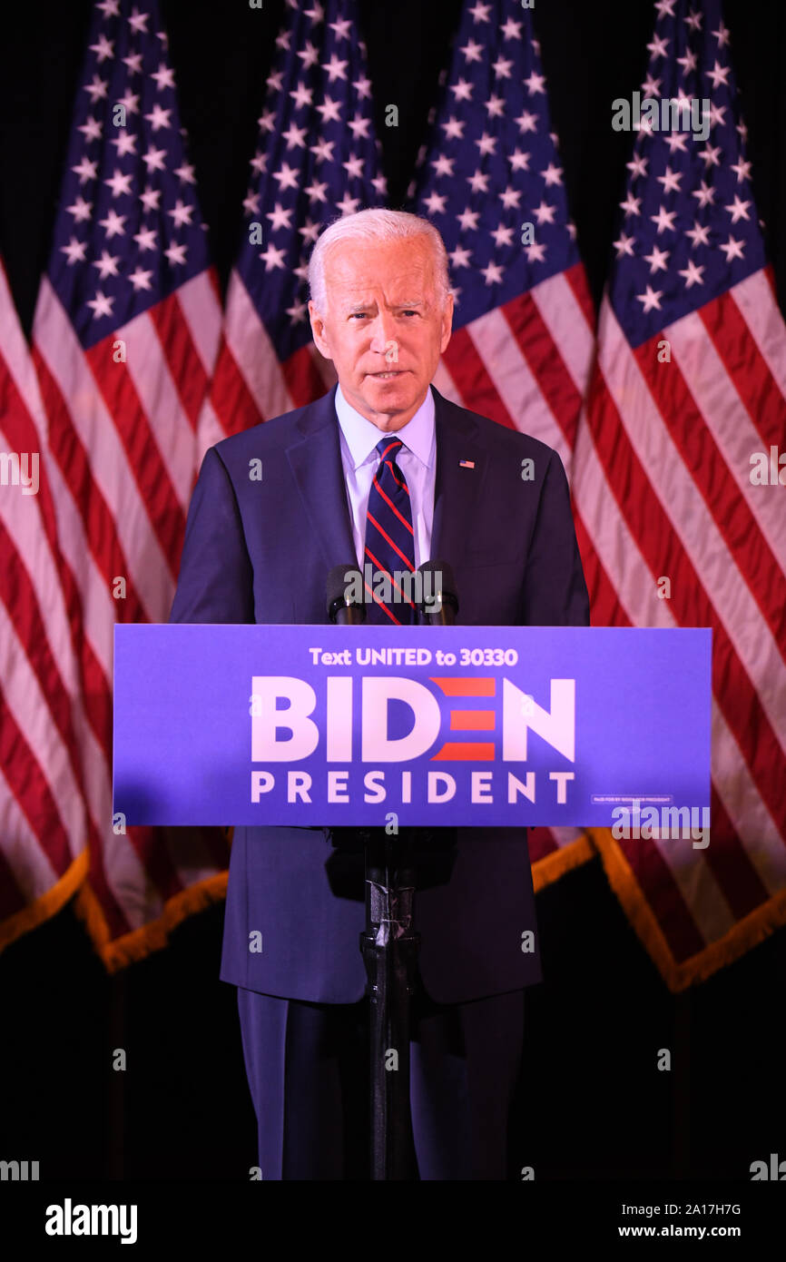 USA Präsident Joe Biden gibt eine Erklärung zu Donald Trump und den Anschuldigungen der Ukraine im historischen Hotel Dupont in Wilmington Delaware - Credit ab Stockfoto