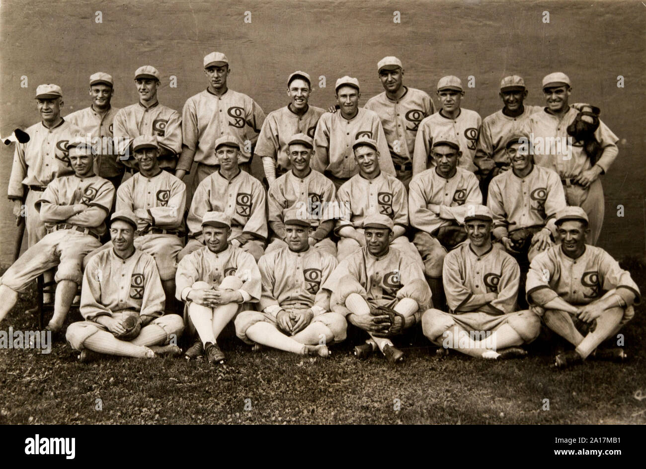 1919 Schwarz Sox Skandal. 1919 Chicago White Sox team Foto 1919 Chicago White Sox Foto obere Reihe, von links nach rechts: Kid Gleason, John Sullivan, Roy Wilkinson, Grover Lowdermilk, Schwede Risberg, Fred Ross McMullin, Bill James, Eddie Murphy, Shoeless Joe Jackson, Joe Jenkins Mittlere Reihe, von links nach rechts: Ray Schalk, Shano Collins, Rot Faber, Dickey Kerr, glücklich Felsch, Chick Gandil, Buck Weber untere Reihe, nach rechts: Eddie Collins, Nemo Leibold, Eddie Cicotte, Erskine Mayer, Lefty Williams, Byrd Lynn links Stockfoto