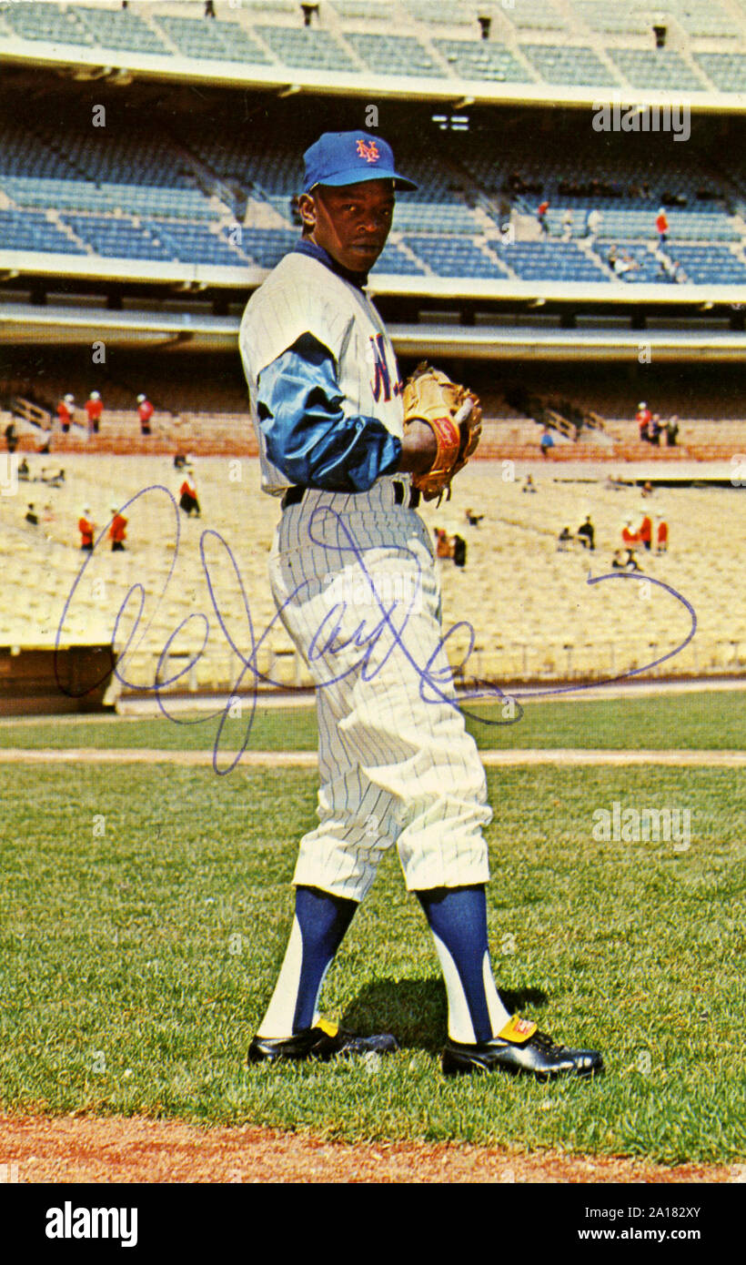 Vintage 1960s Era autographierte souvenir Postkarte von New York Mets Krug Al Jackson, die auf der 1969 World Series gewinnen Team war. Stockfoto