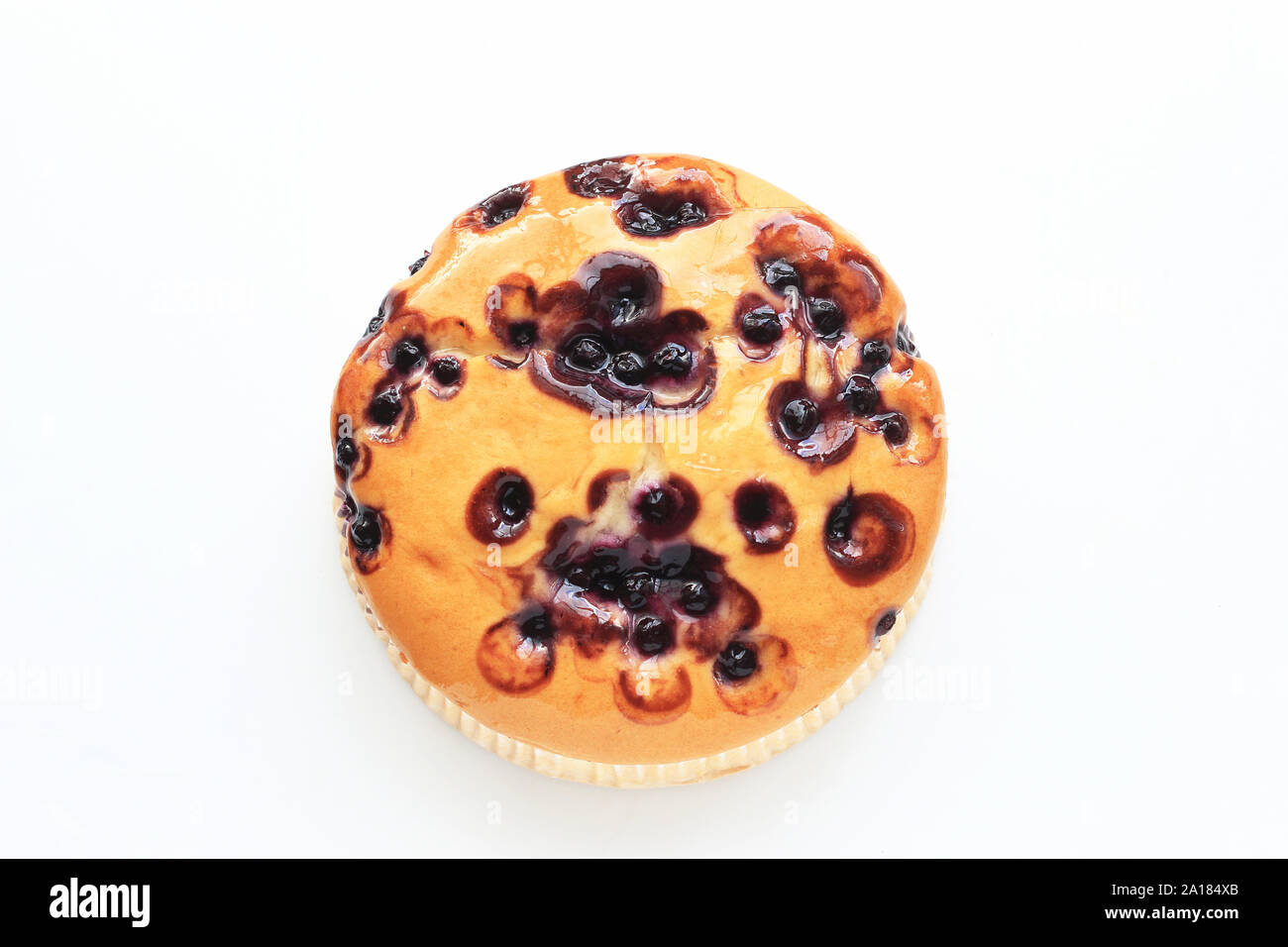 Blueberry Kaffee Kuchen isoliert gegen den weißen Hintergrund Stockfoto