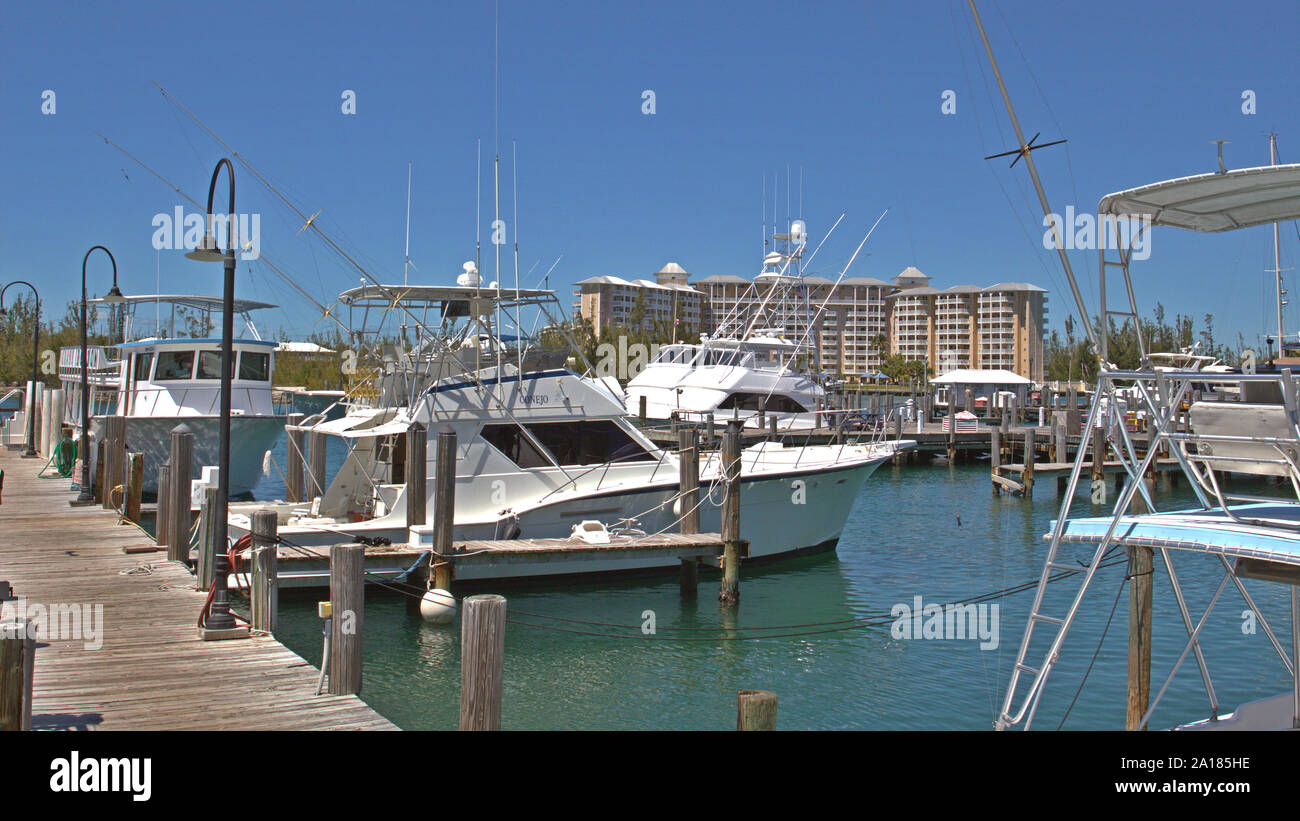 Port Lucaya auf Grand Bahama Island. Viele der Boote chartern, vor allem für die Fischer. Andere sind zum Tauchen verwendet. Stockfoto