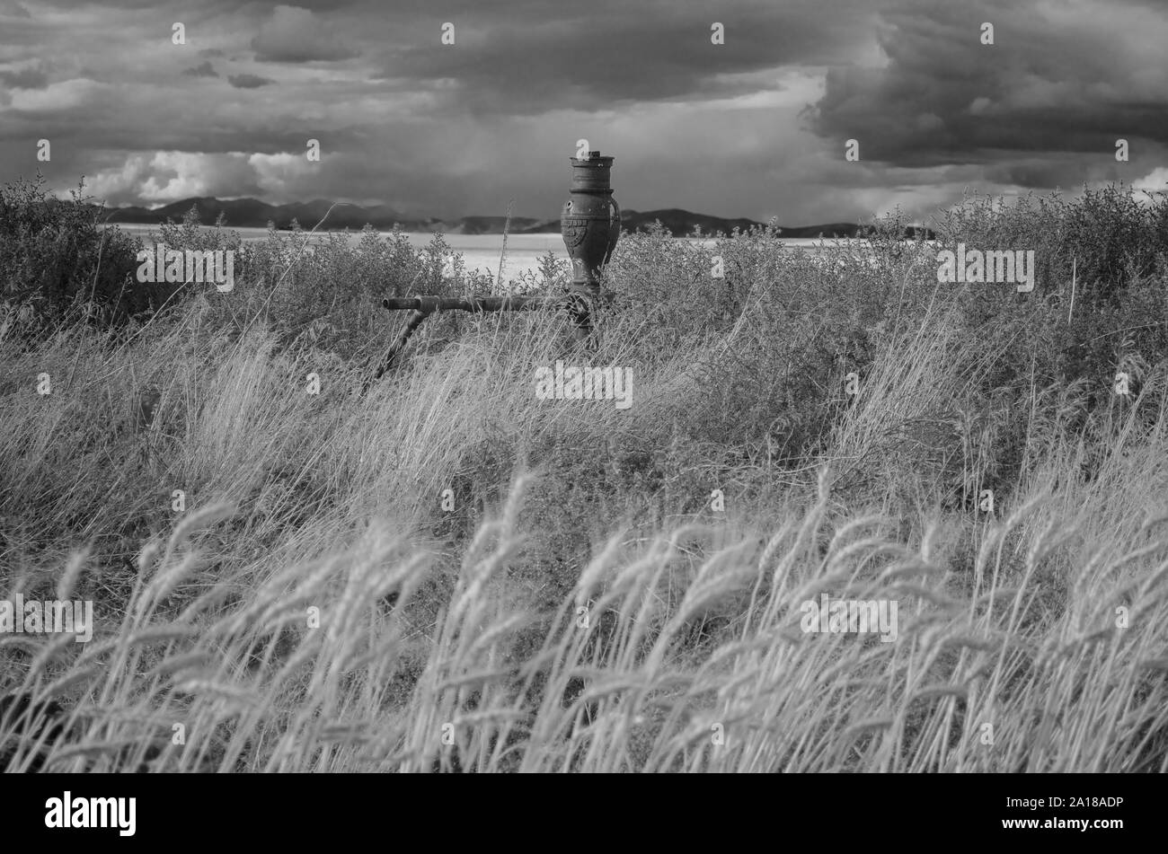 Alte Pumpe auf der Prarie Stockfoto