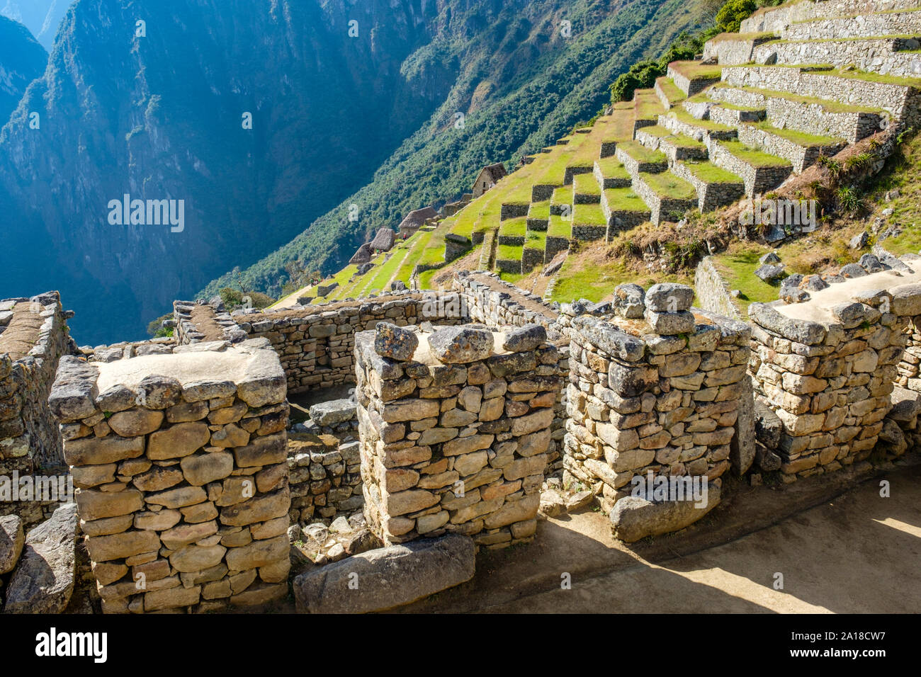 Antike Ruinen, Machu Picchu Sonnenaufgang, Heiliges Tal der Inkas, Peru. Steinmauern und landwirtschaftliche Terrassen, Machu Pichu Ruinen, frühmorgens. Stockfoto
