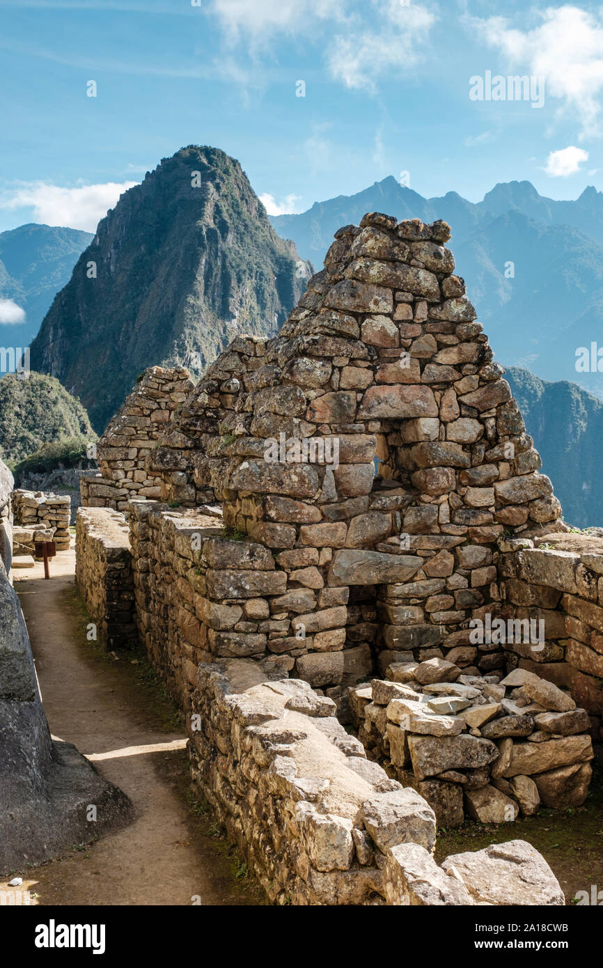 Antike Ruinen, Machu Picchu Sonnenaufgang, Heiliges Tal der Inkas, Peru. Blick auf die verlorene Stadt, Huayna Picchu, Machu Pichu, am frühen Morgen. Stockfoto