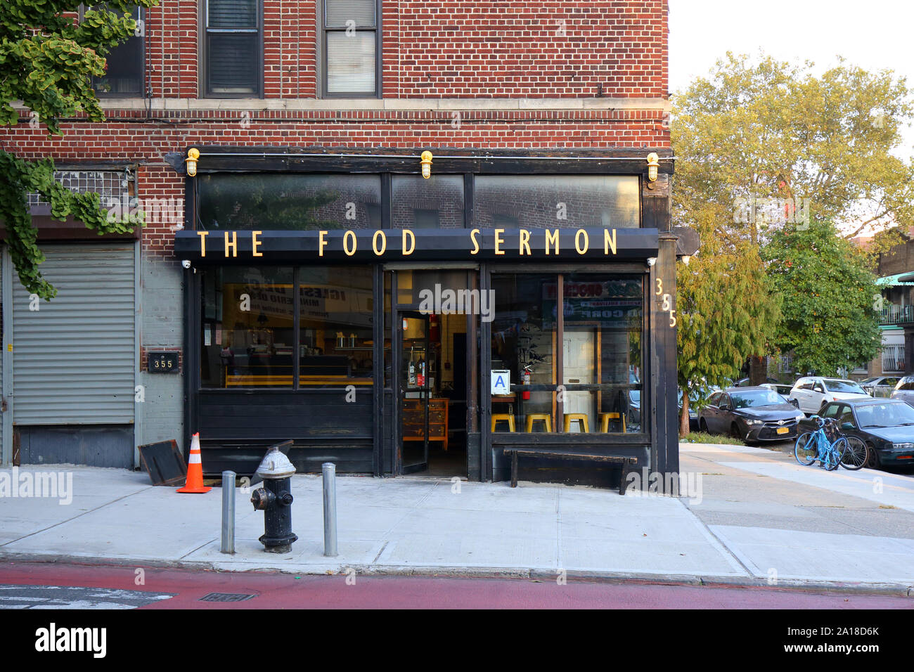 The Food Sermon, 355 Rogers Ave, Brooklyn, New York. NYC-Schaufensterfoto eines Restaurants in Kronhöhe. Stockfoto