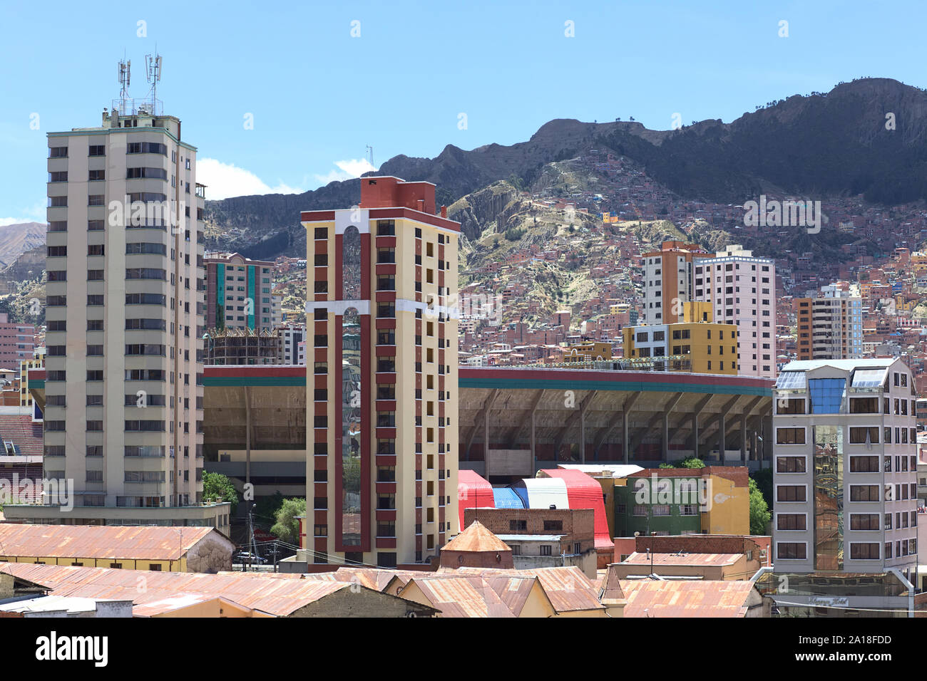 LA PAZ, BOLIVIEN - Oktober 12, 2014: Das Stadion Estadio Hernando Siles im Stadtteil Miraflores in La Paz, Bolivien Stockfoto