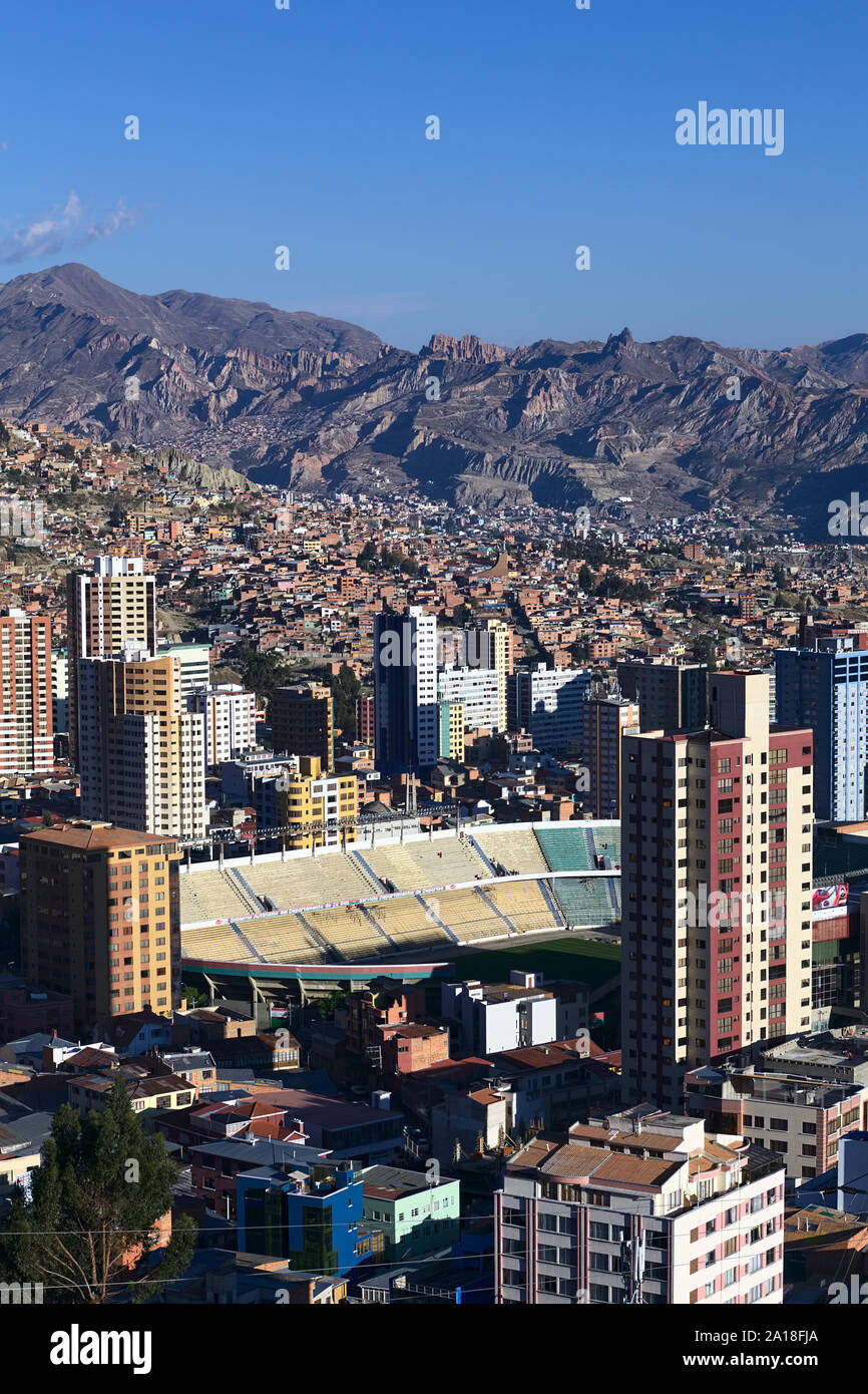 LA PAZ, BOLIVIEN - Oktober 14, 2014: Das Stadion Estadio Hernando Siles im Stadtteil Miraflores in La Paz, Bolivien Stockfoto