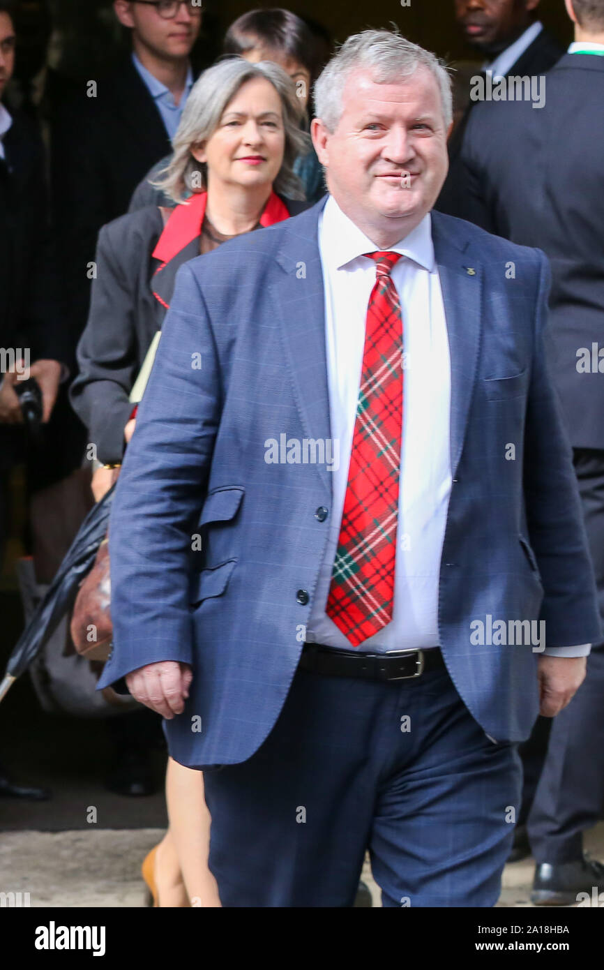 London, Großbritannien. 24 Sep, 2019. Ian Blackford, Führer des SNP verlassen das Oberste Gericht an dem Tag, an dem der Gerichtshof entschied, daß der britische Premierminister Boris Johnson die Entscheidung des Parlaments ist rechtswidrig zu vertagen. Credit: SOPA Images Limited/Alamy leben Nachrichten Stockfoto
