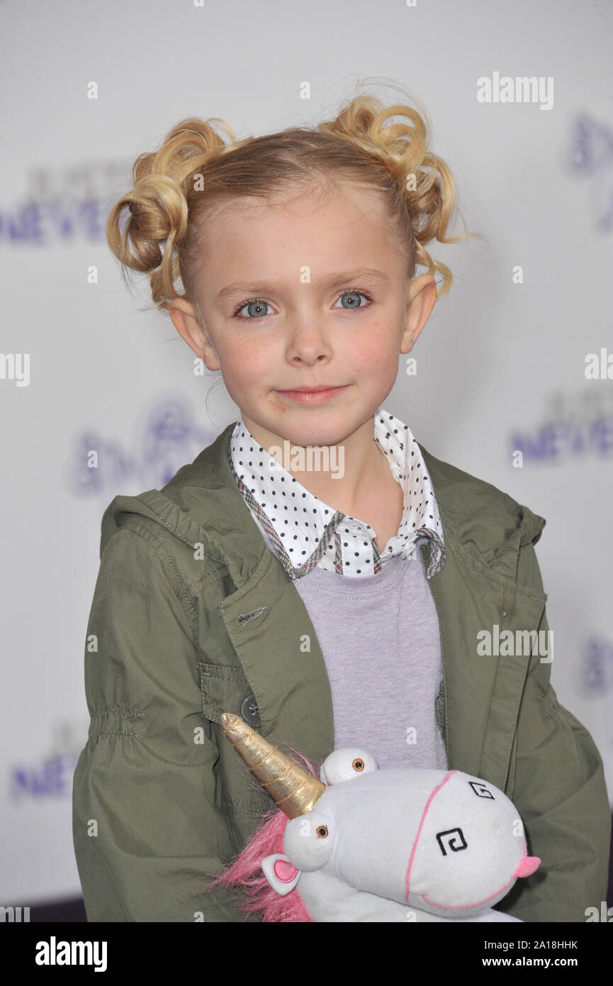 LOS ANGELES, Ca. Februar 08, 2011: Elsie Fisher auf der Los Angeles Premiere von "Justin Bieber: Sag niemals Nie" an der Nokia Theater LA Live. © 2011 Paul Smith/Featureflash Stockfoto