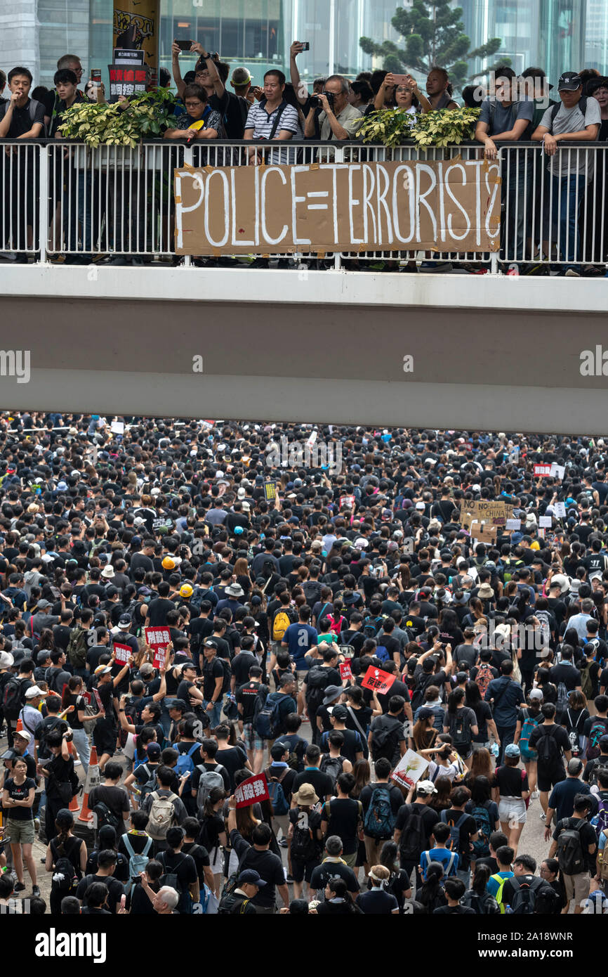 Die demonstranten März in Hongkong gegen die Auslieferung Rechnung eingereicht von Chief Executive Carrie Lam. Aussetzung der Rechnung nicht vom März zu stoppen. Jayne Stockfoto