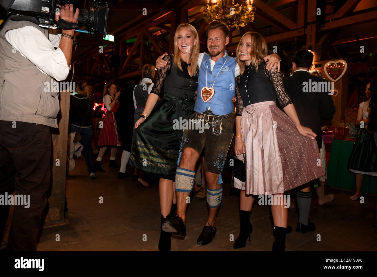 24. September 2019, Bayern, München Oktoberfest 2019, die Journalistin