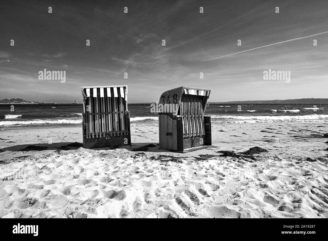 Eckernförde, Deutschland. 23 Sep, 2019. 23.09.2019, Anfang wie aus dem Bilderbuch mit herrlichen Sonnenschein und milde Temperaturen am Strand von Eckernförde. Der letzte Strand Körbe stehen noch und eine nette Atmosphäre für den Sommer finale geben. Quelle: dpa/Alamy leben Nachrichten Stockfoto