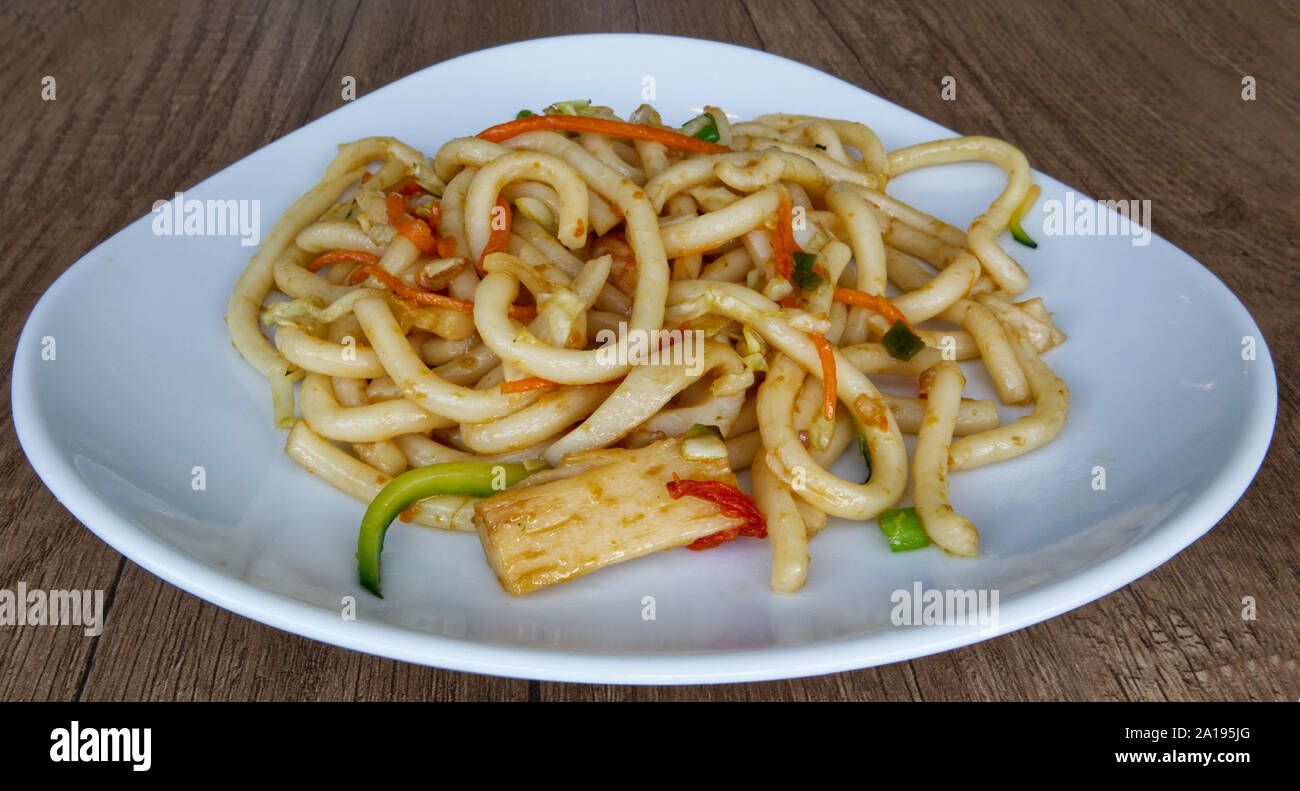 Gebratene Nudeln Und Gemuse Asiatische Traditionelles Essen Yaki Udon Yasai Stockfotografie Alamy