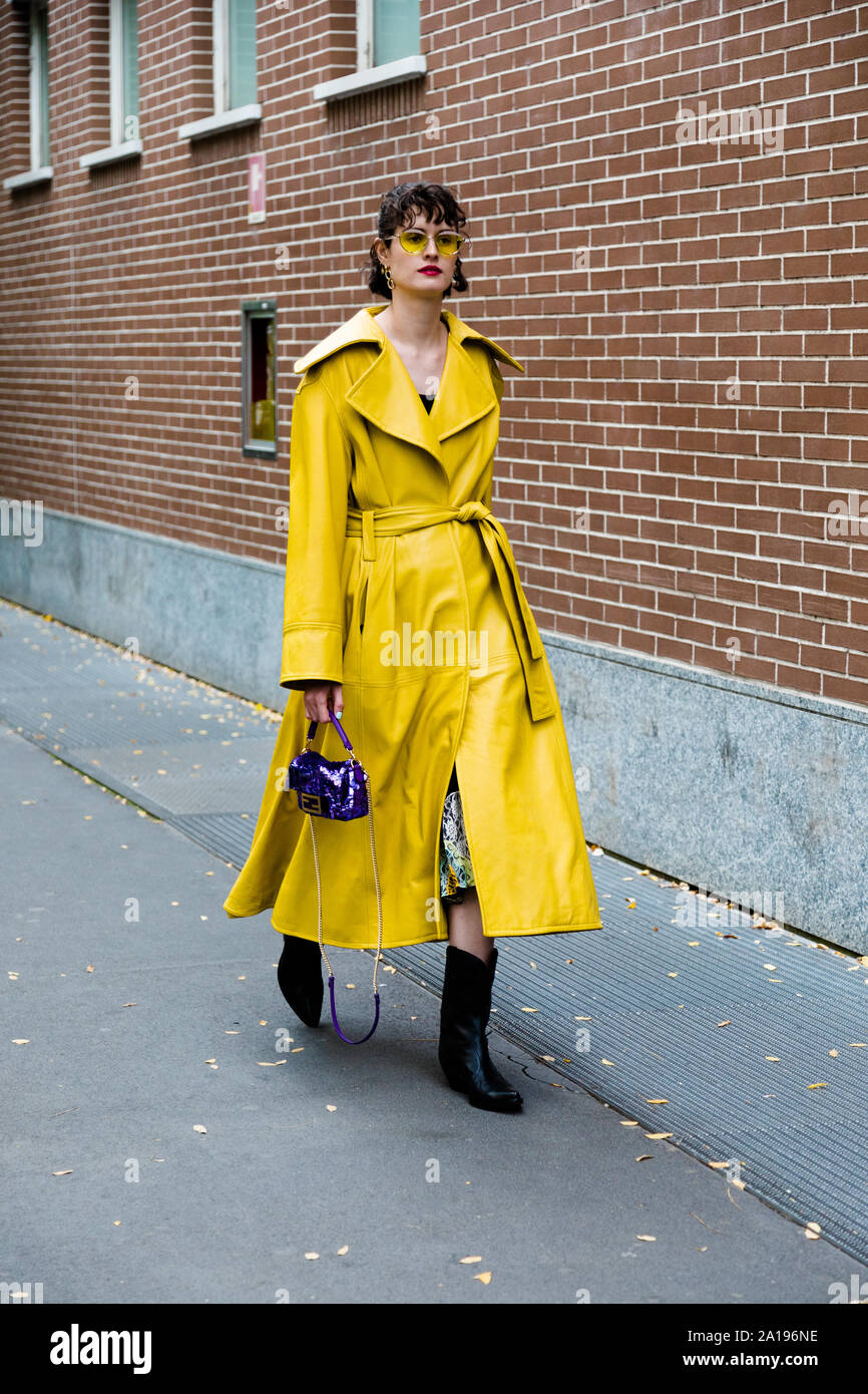 Modische Menschen bei der Ankunft der Fendi Fashion Show anlässlich der Mailänder Modewoche Frühjahr - Sommer 2020 Stockfoto