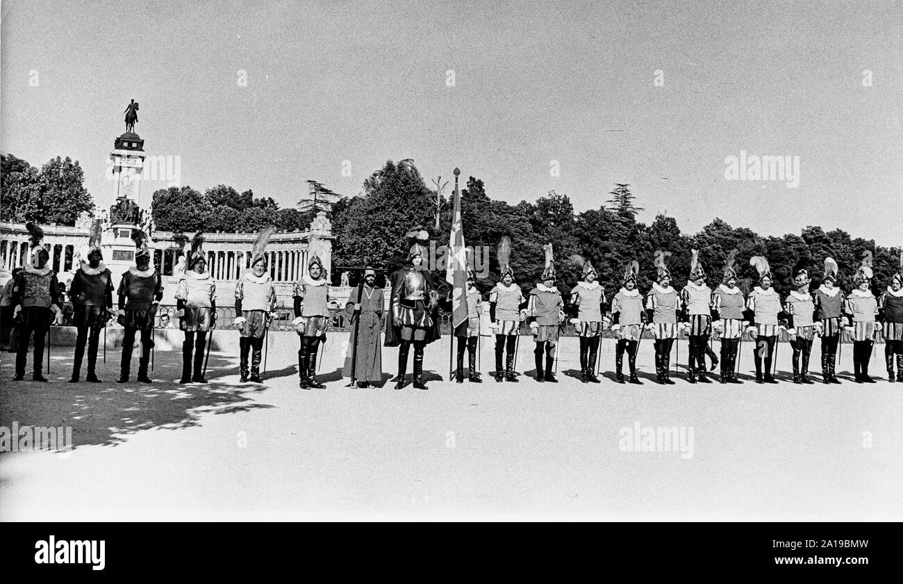 Historische Re-enactment der Eroberer von Amerika, die Rückkehr nach Spanien, Parque del Buen Retiro, Madrid, 60 s Stockfoto