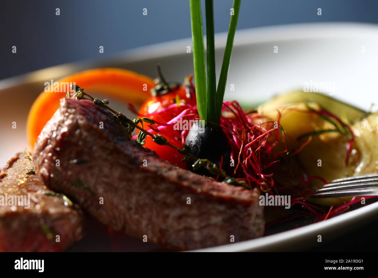 Gute tast Food - Steak zum Abendessen mit einem guten Glas Wein. Stockfoto