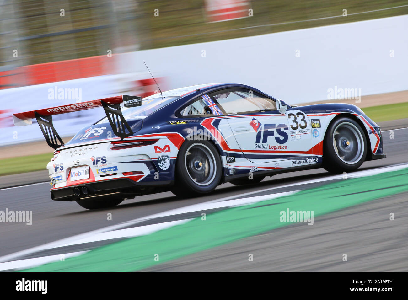 Die #33 JTR Porsche 911 GT3 Cup von Dan Harper im Porsche Carrera Cup GB Stockfoto