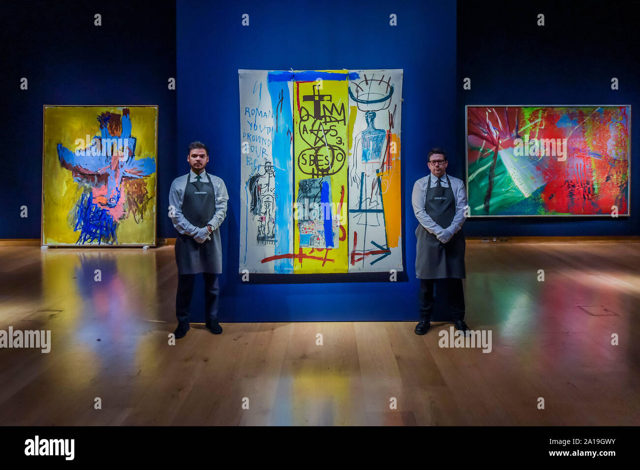 Christie's, London, Großbritannien. 25. Sep 2019. Jean-Michel Basquiat, vier große, 1982 ausgeführt, Schätzung: 7,500,000-9 £ 500.000 (c), Georg Baselitz, Adler (Adler), 1982, est £ 2.2-2.8m (l), und Gerhard Richter, Abstraktes Bild, gemalt 1984, Est £ 6.5-9.5 m (r), der Nachkriegszeit und der Zeitgenössischen Kunst Abend Auktion - Christie's Frieze Week Programm starten die private Sammlung von Jeremy Lancaster (1. Oktober) und in der Nachkriegszeit und Zeitgenössische Kunst Abend Auktion (Verkauf 4 Okt) unter anderen Vertrieb umfasst. Credit: Guy Bell/Alamy leben Nachrichten Stockfoto