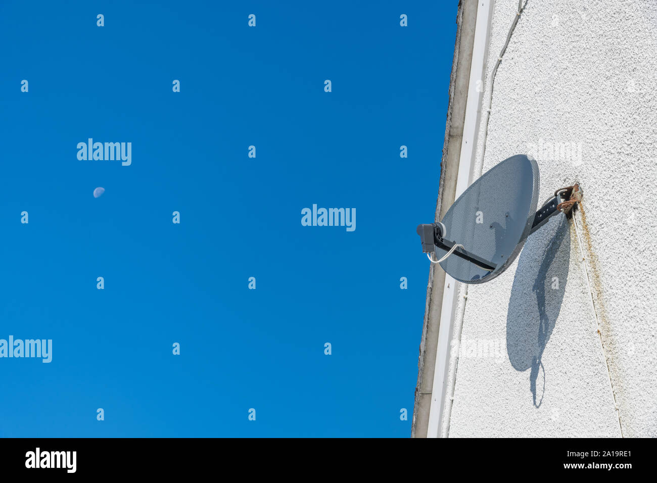 Tv Satellitenschussel Stockfotos Und Bilder Kaufen Alamy