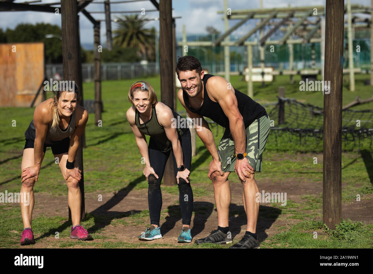 Junge Erwachsene an einer im Fitnessstudio bootcamp Stockfoto