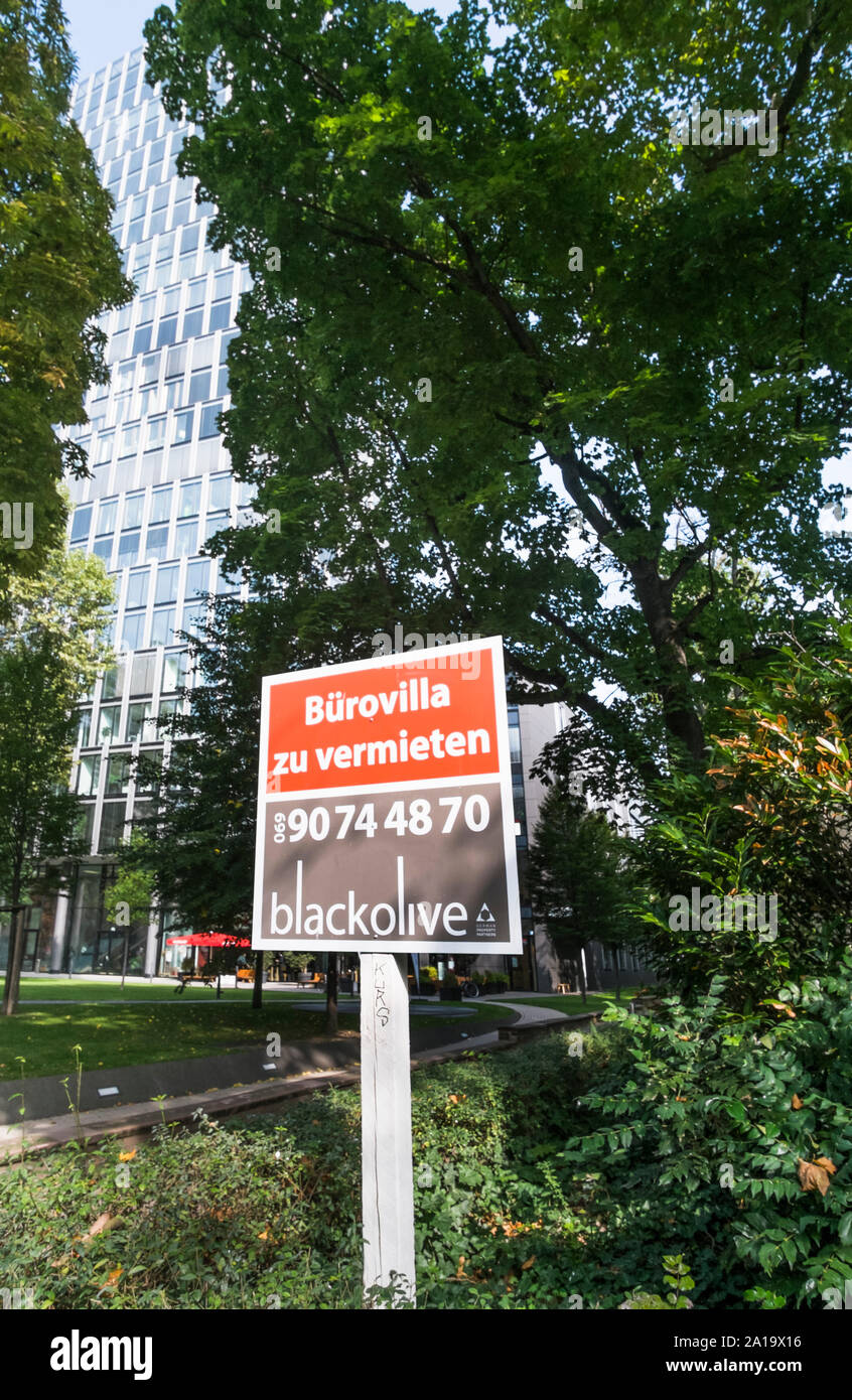 Anzeige Zeichen des blackolive Immobilienmakler, Text lautet: office Villa zu lassen , zu vermieten buerovilla Stockfoto