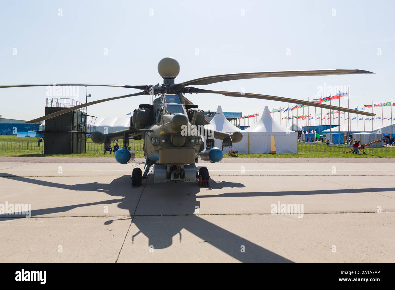 29. AUGUST 2019 Moskau, Russland: Draußen Ausstellung von Flugzeugen - eine militärische Hubschrauber MI-26 NM. Mitte der Schuß Stockfoto