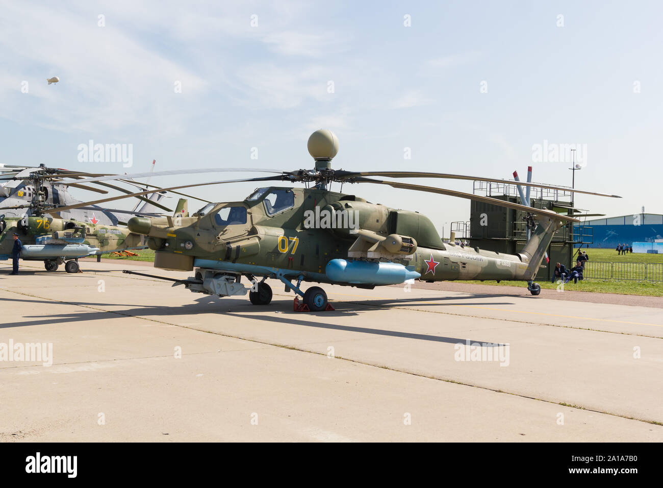 29. AUGUST 2019 Moskau, Russland: Draußen Ausstellung von Flugzeugen - eine militärische Hubschrauber MI-26-NM-Seite anzeigen. Mitte der Schuß Stockfoto