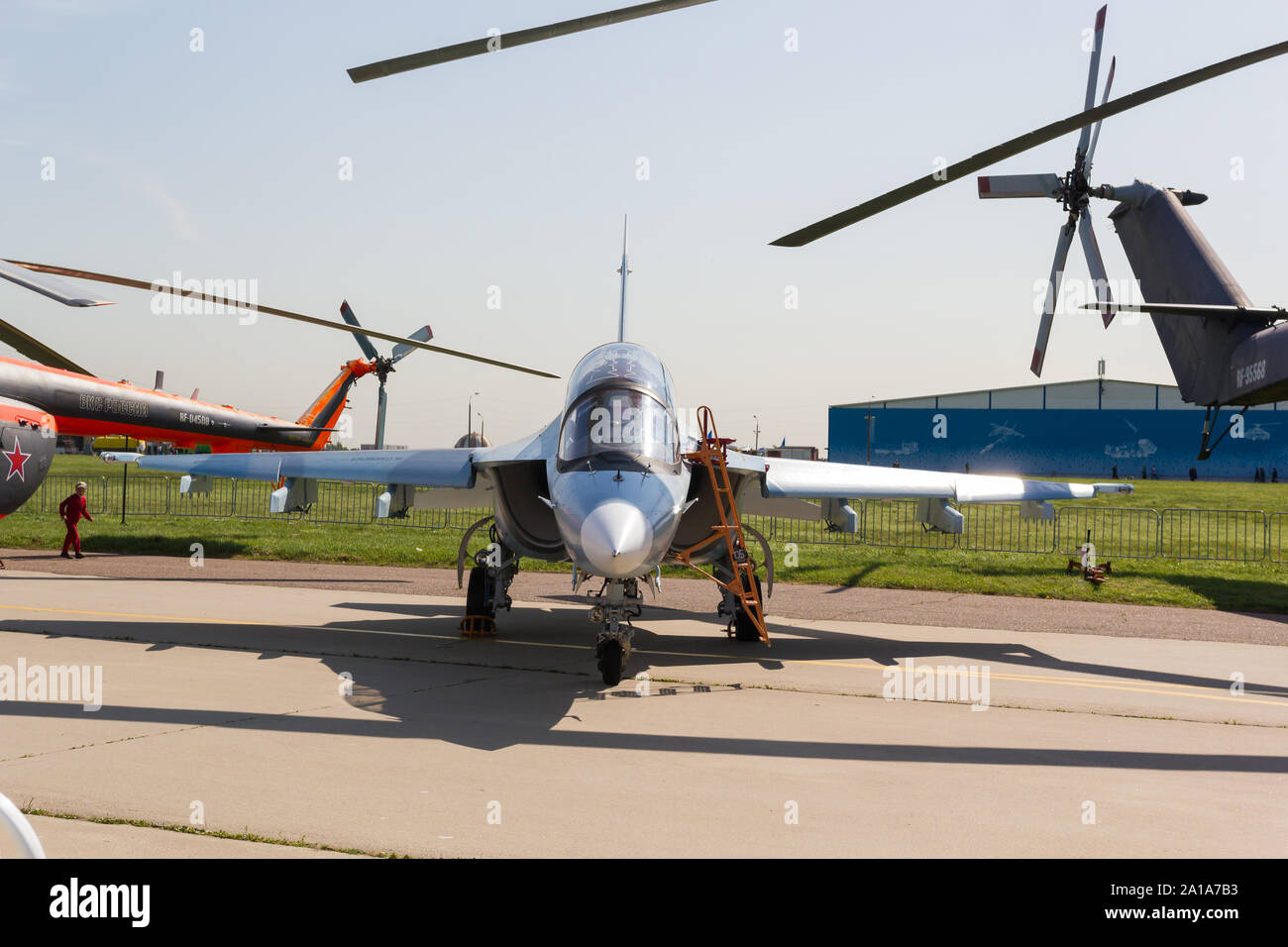 29. AUGUST 2019 Moskau, Russland: Draußen Ausstellung von militärischen Flugzeugen - russische Raumfahrt Kräfte - Jet Fighter. Mitte der Schuß Stockfoto
