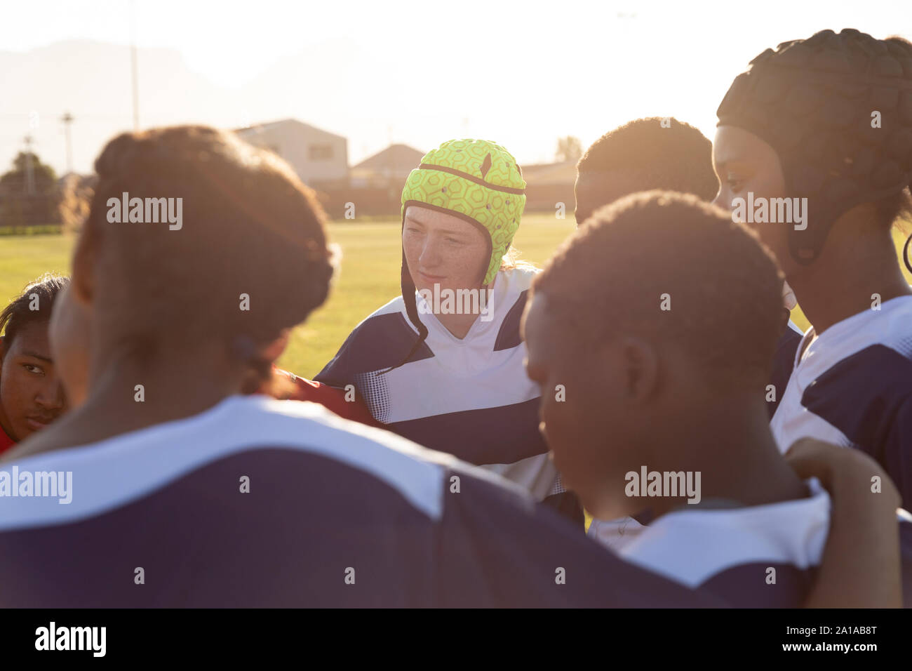 Junge erwachsene Frauen Rugby Spieler Stockfoto