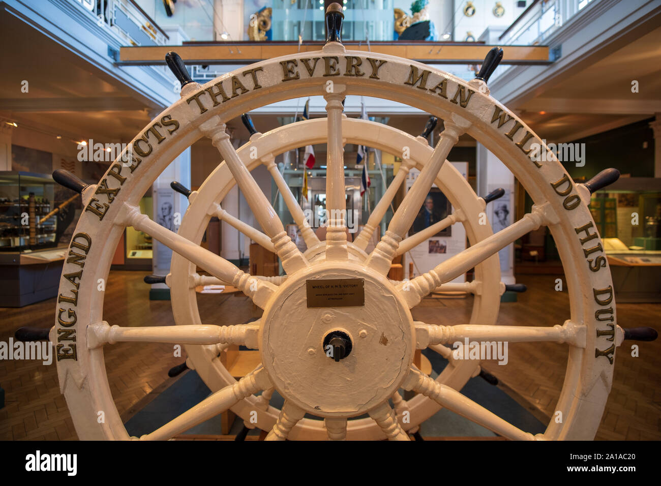 Das Schiff ist das Rad von der HMS Victory, dem Sieg Galerie, Portsmouth Historic Dockyard Stockfoto