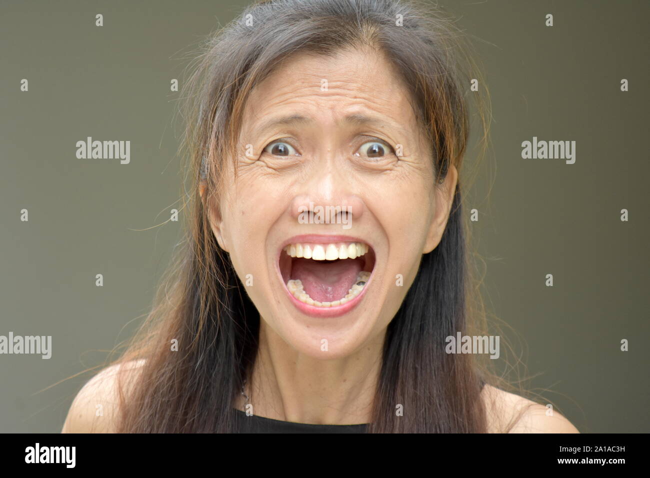 Ein Umkippen alten weiblichen Senior Stockfoto