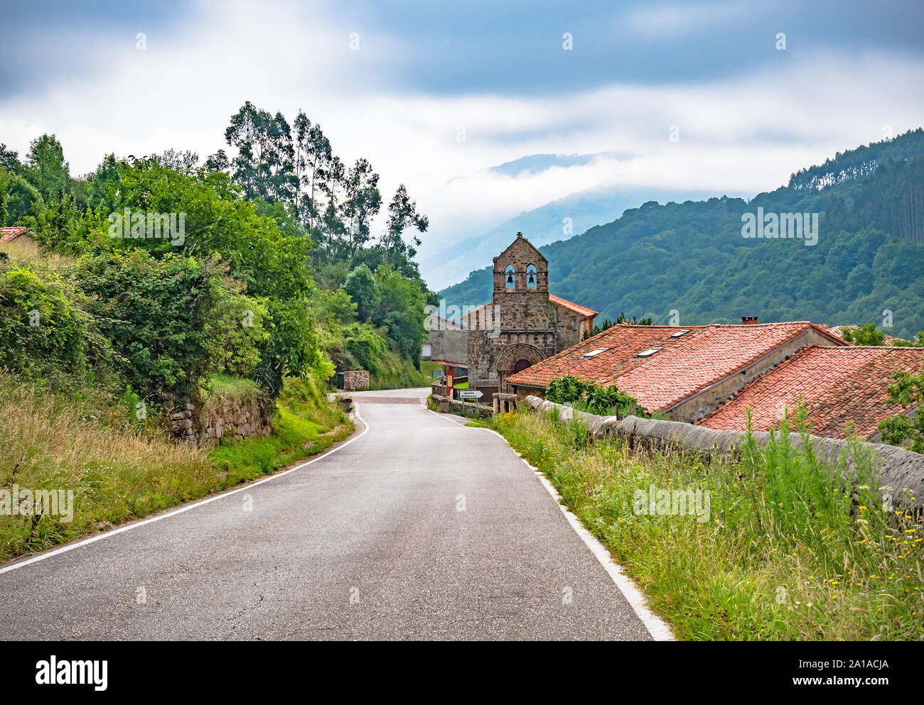 Alte Kirche auf dem Weg von St. James. Pilgerfahrt über die Spanien, Europa. Camino de Santiago, Camino del Norte Stockfoto