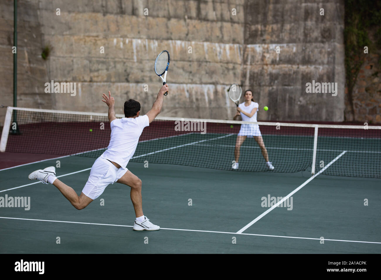 Frau und Mann Tennis spielen. Stockfoto