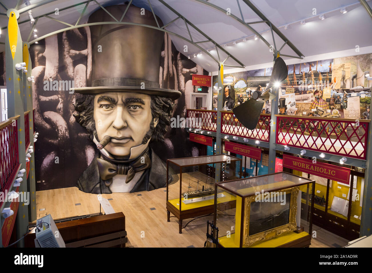 Ausstellungshalle am Sein Brunel mit gfk Nachbau des Gesichts des großen Mannes mit Blick auf die Zimmer. Wird Brunel ist Teil der SS Great Britain Schiff Museum, dockyard Bristol. Großbritannien (109) Stockfoto