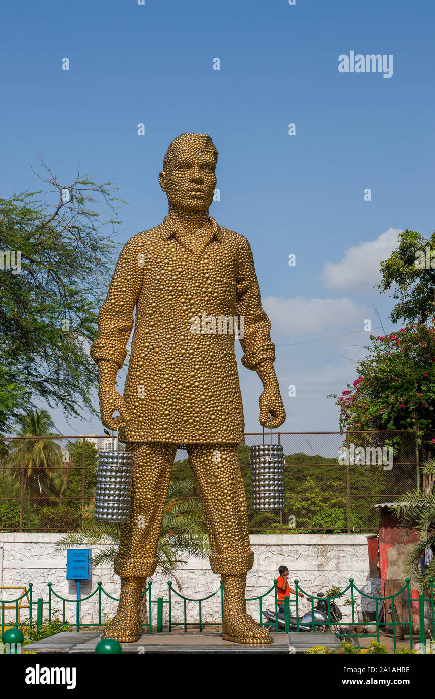 08 Jun 2017 Dabbawalas Eine Kunst in Form einer Statue Tribute zahlen zu den Dabbawalas (Tiffin Träger) von Mumbai, Maharashtra Indien Stockfoto