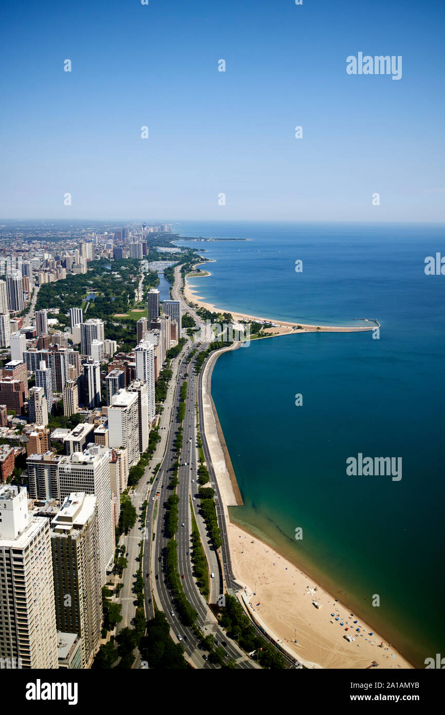 Blick nach Norden entlang des Lake Shore Drive durch die Fenster des John Hancock Center Chicago Illinois Vereinigte Staaten von Amerika gesehen Stockfoto